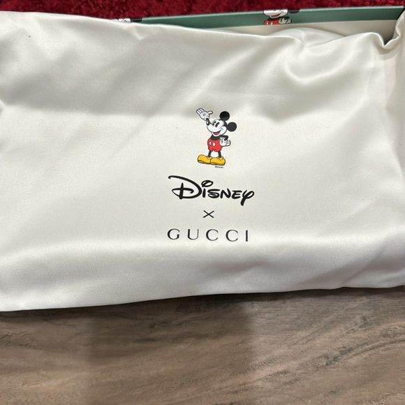 Gucci x Disney Zip Wallet - Picture 2 of 8